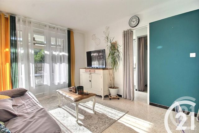 Appartement &agrave; louer - 3 pi&egrave;ces - 64,48 m2 - Cavaillon - 84 - PROVENCE-ALPES-COTE-D-AZUR