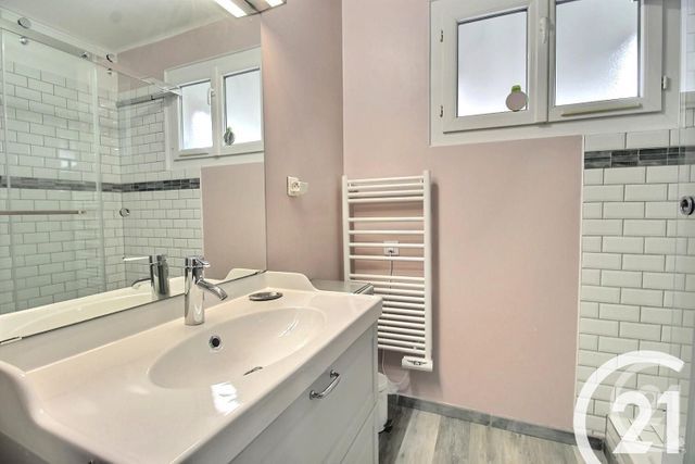 Appartement &agrave; louer - 3 pi&egrave;ces - 64,48 m2 - Cavaillon - 84 - PROVENCE-ALPES-COTE-D-AZUR
