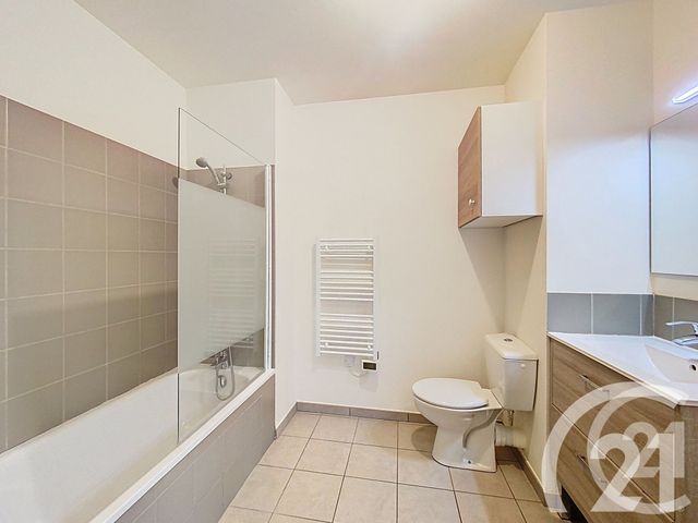 Appartement T2 &agrave; louer - 2 pi&egrave;ces - 42,80 m2 - Cavaillon - 84 - PROVENCE-ALPES-COTE-D-AZUR