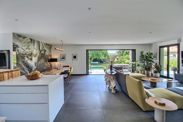 Maison à vendre - 8 pièces - 250 m2 - Eysines - 33 - AQUITAINE