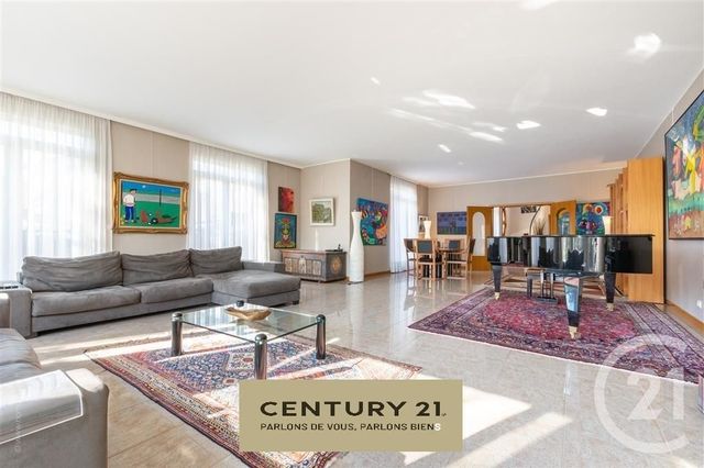 Maison à vendre - 8 pièces - 220 m2 - La Varenne St Hilaire - 94 - ILE-DE-FRANCE