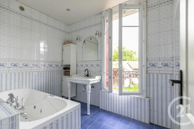 Maison à vendre - 6 pièces - 75,29 m2 - La Varenne St Hilaire - 94 - ILE-DE-FRANCE