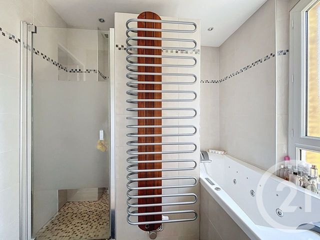 Maison à vendre - 7 pièces - 203 m2 - Pontault Combault - 77 - ILE-DE-FRANCE