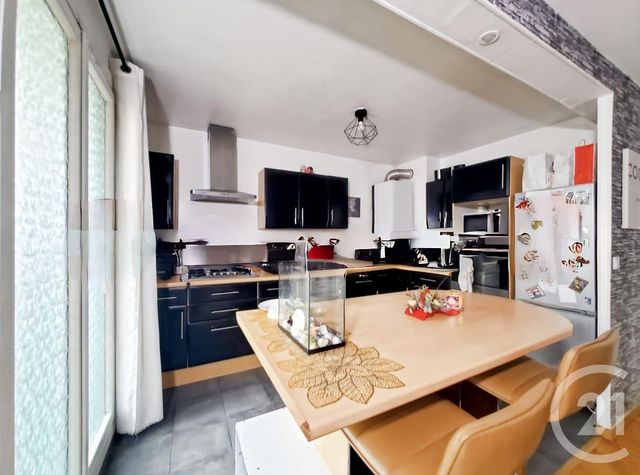 Appartement F3 à vendre - 3 pièces - 75 m2 - Pontault Combault - 77 - ILE-DE-FRANCE