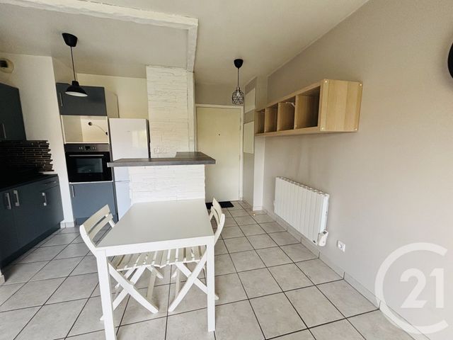 Appartement F2 &agrave; louer - 2 pi&egrave;ces - 37,32 m2 - Vaulx En Velin - 69 - RHONE-ALPES