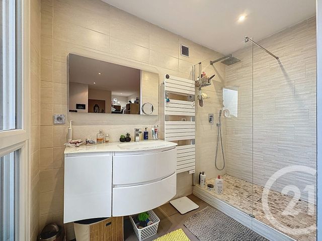 Maison &agrave; louer - 5 pi&egrave;ces - 119,88 m2 - Lyon - 69008 - RHONE-ALPES
