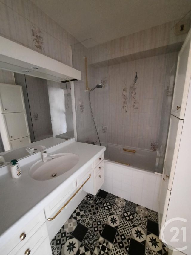 Appartement T2 &agrave; louer - 2 pi&egrave;ces - 46,75 m2 - Genas - 69 - RHONE-ALPES