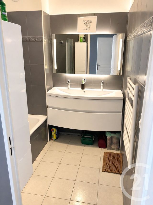 Appartement F3 &agrave; louer - 3 pi&egrave;ces - 72,88 m2 - Lyon - 69007 - RHONE-ALPES