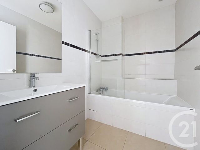Appartement F3 &agrave; louer - 3 pi&egrave;ces - 58,30 m2 - Rueil Malmaison - 92 - ILE-DE-FRANCE