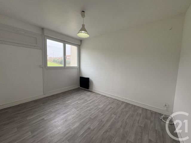 Appartement T3 &agrave; louer - 4 pi&egrave;ces - 70 m2 - St Quentin - 02 - PICARDIE