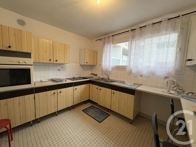 Appartement T3 &agrave; louer - 4 pi&egrave;ces - 70 m2 - St Quentin - 02 - PICARDIE