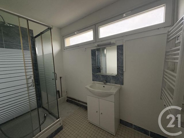 Appartement T3 &agrave; louer - 4 pi&egrave;ces - 70 m2 - St Quentin - 02 - PICARDIE