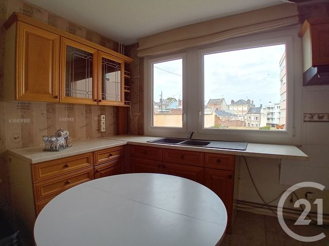 Appartement F4 à vendre - 5 pièces - 100,10 m2 - St Quentin - 02 - PICARDIE