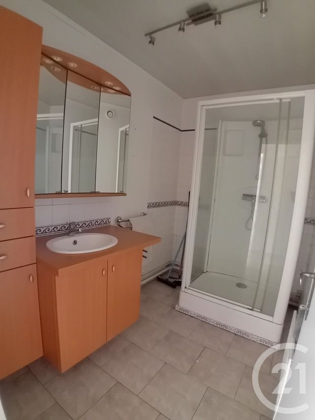 Appartement F4 à vendre - 5 pièces - 100,10 m2 - St Quentin - 02 - PICARDIE