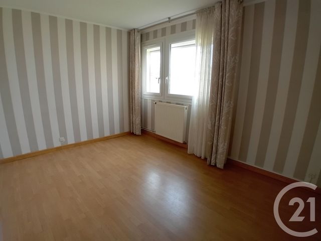 Appartement F4 à vendre - 5 pièces - 100,10 m2 - St Quentin - 02 - PICARDIE