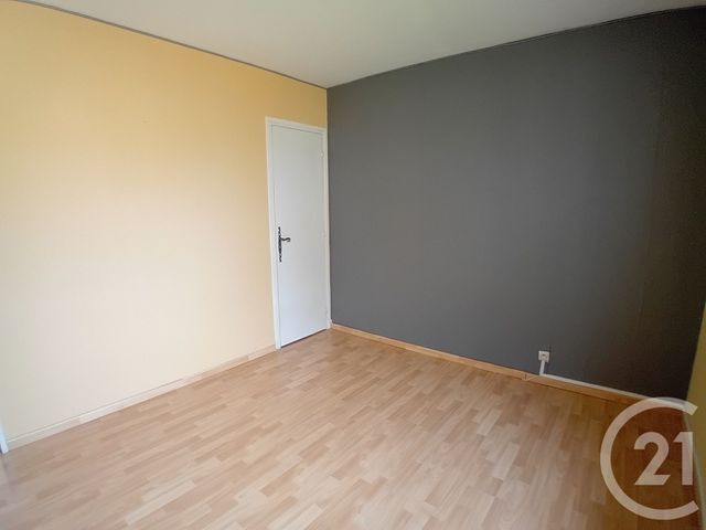 Appartement F4 à vendre - 5 pièces - 100,10 m2 - St Quentin - 02 - PICARDIE