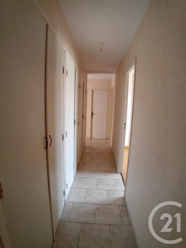 Appartement F4 à vendre - 5 pièces - 100,10 m2 - St Quentin - 02 - PICARDIE