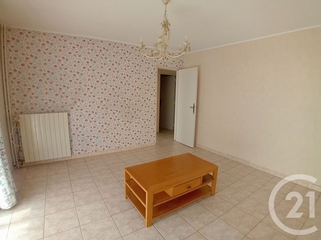 Appartement F4 à vendre - 5 pièces - 100,10 m2 - St Quentin - 02 - PICARDIE
