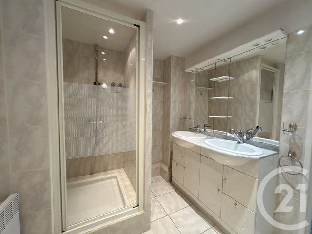 Appartement T3 &agrave; louer - 3 pi&egrave;ces - 81 m2 - St Quentin - 02 - PICARDIE