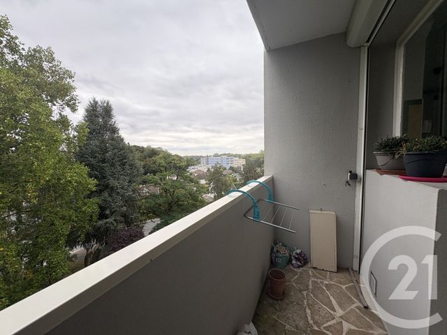 Appartement T3 &agrave; louer - 3 pi&egrave;ces - 81 m2 - St Quentin - 02 - PICARDIE