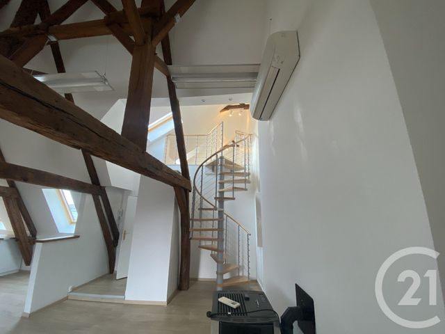 Appartement F3 &agrave; louer - 3 pi&egrave;ces - 80,28 m2 - St Quentin - 02 - PICARDIE