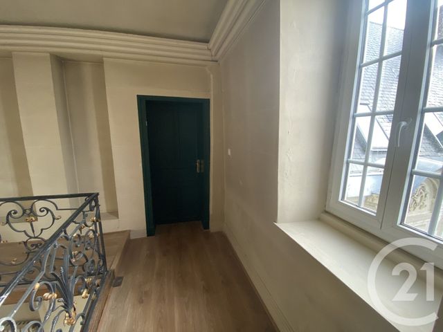 Appartement F3 &agrave; louer - 3 pi&egrave;ces - 80,28 m2 - St Quentin - 02 - PICARDIE
