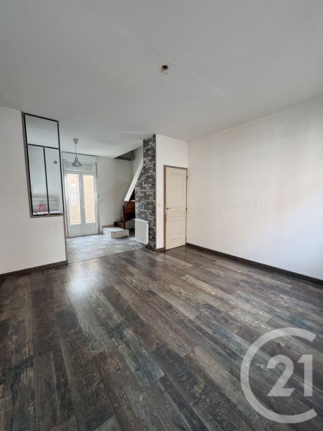 Maison &agrave; louer - 3 pi&egrave;ces - 48 m2 - St Quentin - 02 - PICARDIE