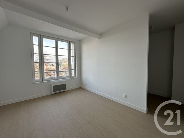 Appartement Duplex &agrave; louer - 6 pi&egrave;ces - 115 m2 - St Quentin - 02 - PICARDIE