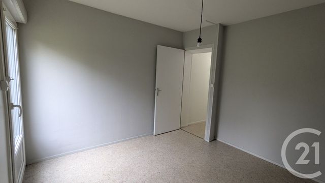 Appartement F3 &agrave; louer - 3 pi&egrave;ces - 67,48 m2 - St Quentin - 02 - PICARDIE