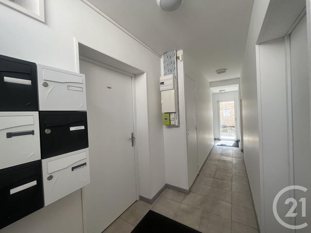 Appartement Studio &agrave; louer - 1 pi&egrave;ce - 24 m2 - St Quentin - 02 - PICARDIE