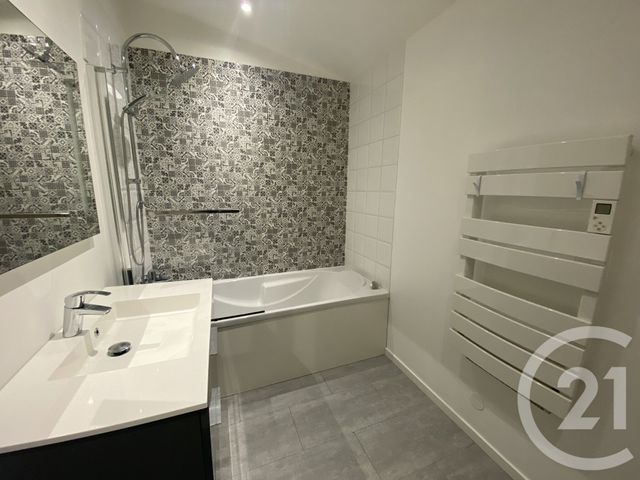 Appartement F1 &agrave; louer - 2 pi&egrave;ces - 61,36 m2 - St Quentin - 02 - PICARDIE