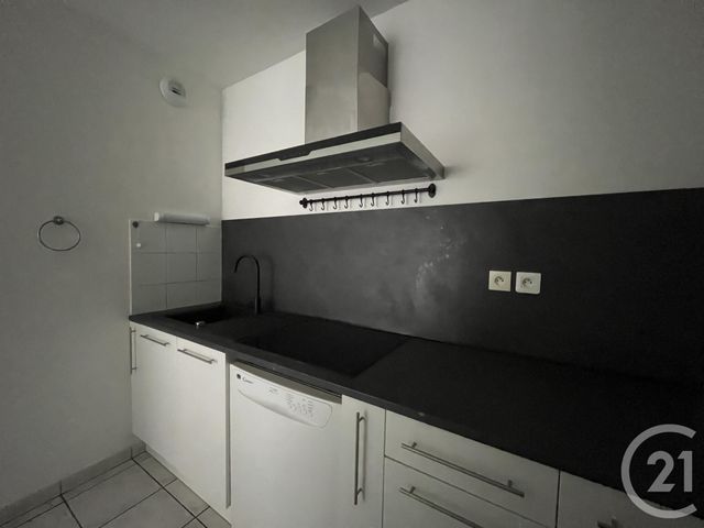 Appartement &agrave; louer - 2 pi&egrave;ces - 53,76 m2 - St Quentin - 02 - PICARDIE