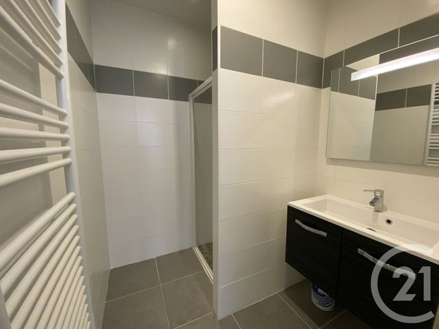 Appartement T3 &agrave; louer - 3 pi&egrave;ces - 61,51 m2 - St Quentin - 02 - PICARDIE