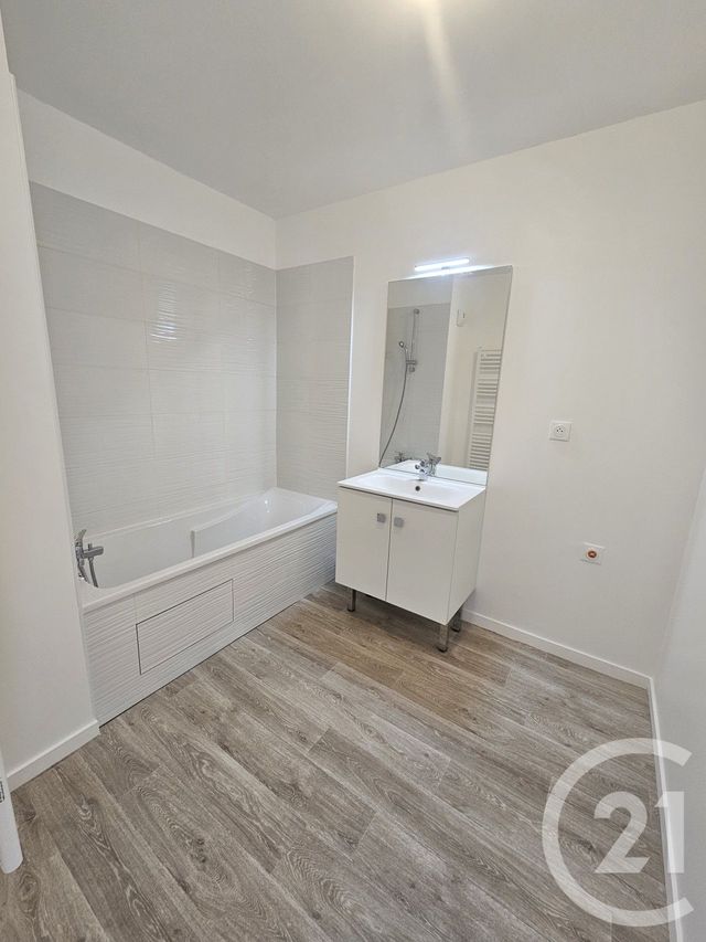 Appartement F3 &agrave; louer - 3 pi&egrave;ces - 65,85 m2 - Meaux - 77 - ILE-DE-FRANCE