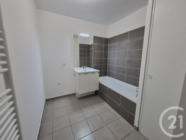 Appartement F3 &agrave; louer - 3 pi&egrave;ces - 53,62 m2 - Meaux - 77 - ILE-DE-FRANCE