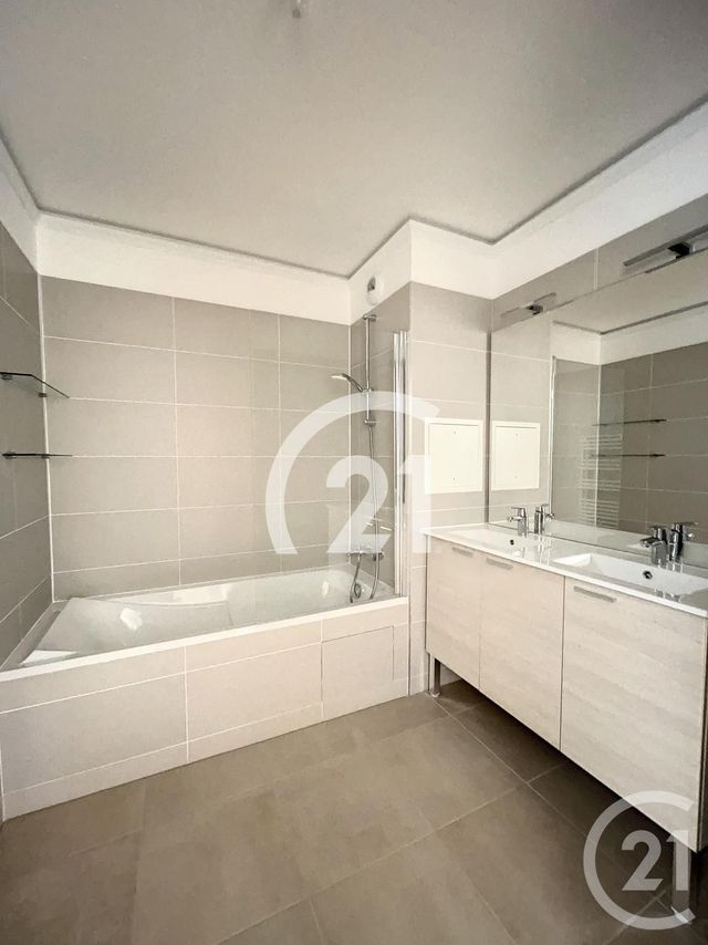 Appartement a louer suresnes - 4 pièce(s) - 85.6 m2 - Surfyn