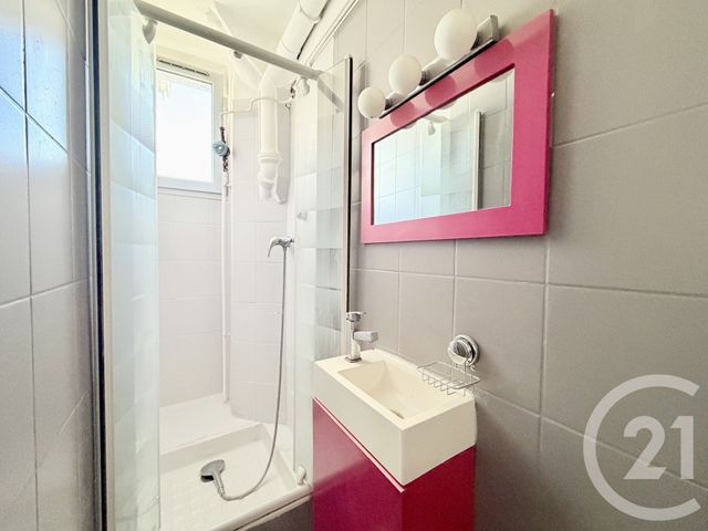 Appartement F1 &agrave; louer - 1 pi&egrave;ce - 27 m2 - Suresnes - 92 - ILE-DE-FRANCE