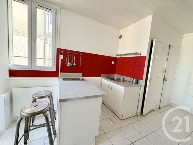 Appartement F1 &agrave; louer - 1 pi&egrave;ce - 27 m2 - Suresnes - 92 - ILE-DE-FRANCE