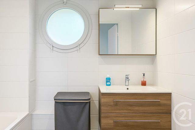 Appartement F2 à vendre - 2 pièces - 40,25 m2 - Suresnes - 92 - ILE-DE-FRANCE