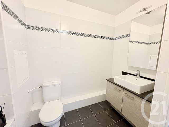 Appartement F4 à louer - 4 pièces - 84 m2 - Suresnes - 92 - ILE-DE-FRANCE