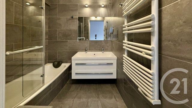 Appartement F4 &agrave; louer - 4 pi&egrave;ces - 85 m2 - Suresnes - 92 - ILE-DE-FRANCE