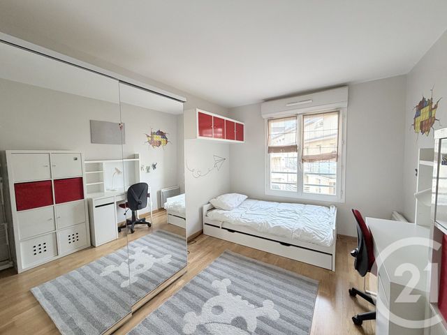 Appartement F4 &agrave; louer - 4 pi&egrave;ces - 85 m2 - Suresnes - 92 - ILE-DE-FRANCE