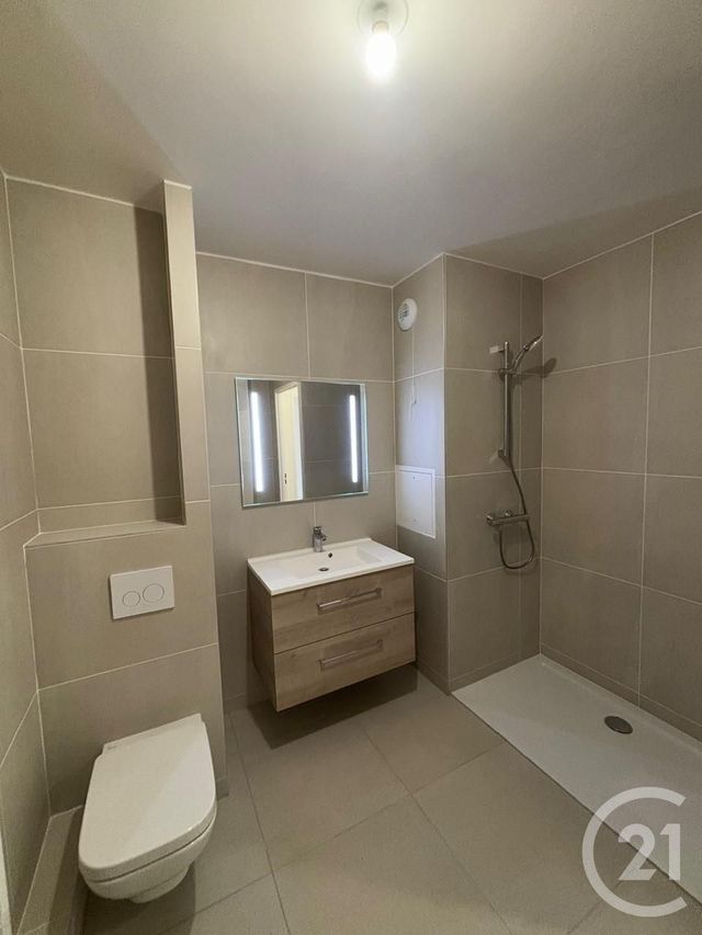 Appartement F2 &agrave; louer - 2 pi&egrave;ces - 41 m2 - Suresnes - 92 - ILE-DE-FRANCE