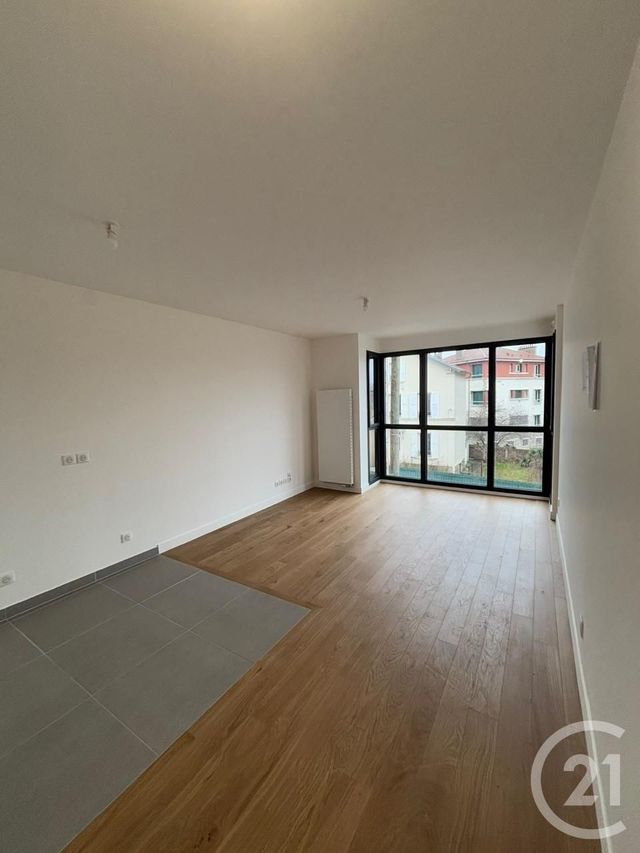 Appartement F2 &agrave; louer - 2 pi&egrave;ces - 41 m2 - Suresnes - 92 - ILE-DE-FRANCE