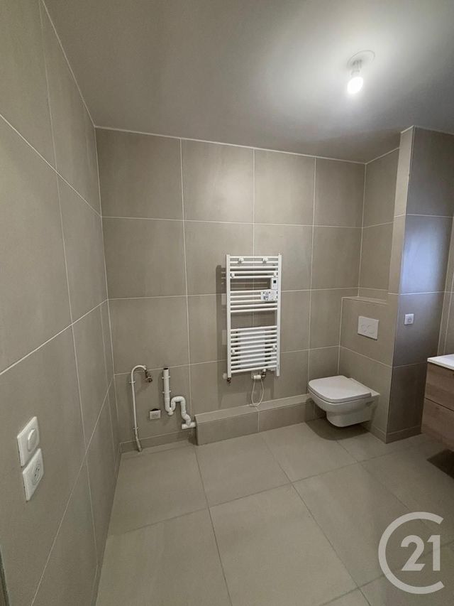 Appartement F2 &agrave; louer - 2 pi&egrave;ces - 41 m2 - Suresnes - 92 - ILE-DE-FRANCE