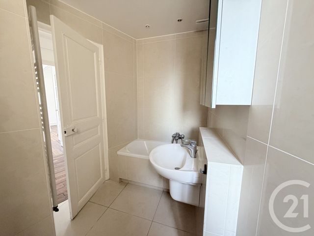 Appartement F3 &agrave; louer - 3 pi&egrave;ces - 67,50 m2 - Suresnes - 92 - ILE-DE-FRANCE