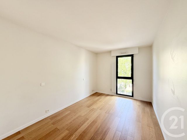 Appartement &agrave; louer - 4 pi&egrave;ces - 82 m2 - Suresnes - 92 - ILE-DE-FRANCE