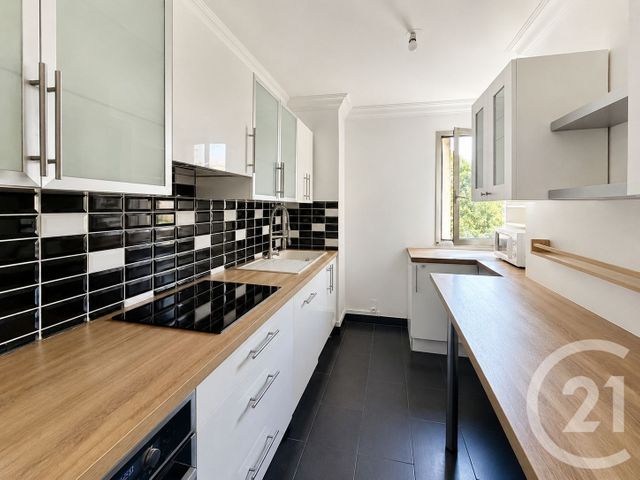 Appartement &agrave; louer - 4 pi&egrave;ces - 82 m2 - Suresnes - 92 - ILE-DE-FRANCE