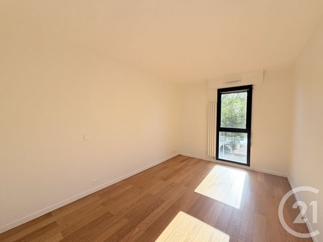 Appartement F4 &agrave; louer - 4 pi&egrave;ces - 82 m2 - Suresnes - 92 - ILE-DE-FRANCE