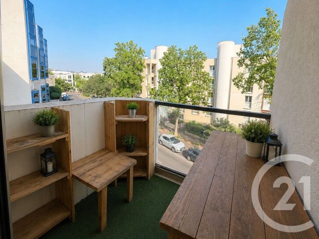 Appartement &agrave; louer - 4 pi&egrave;ces - 82 m2 - Suresnes - 92 - ILE-DE-FRANCE